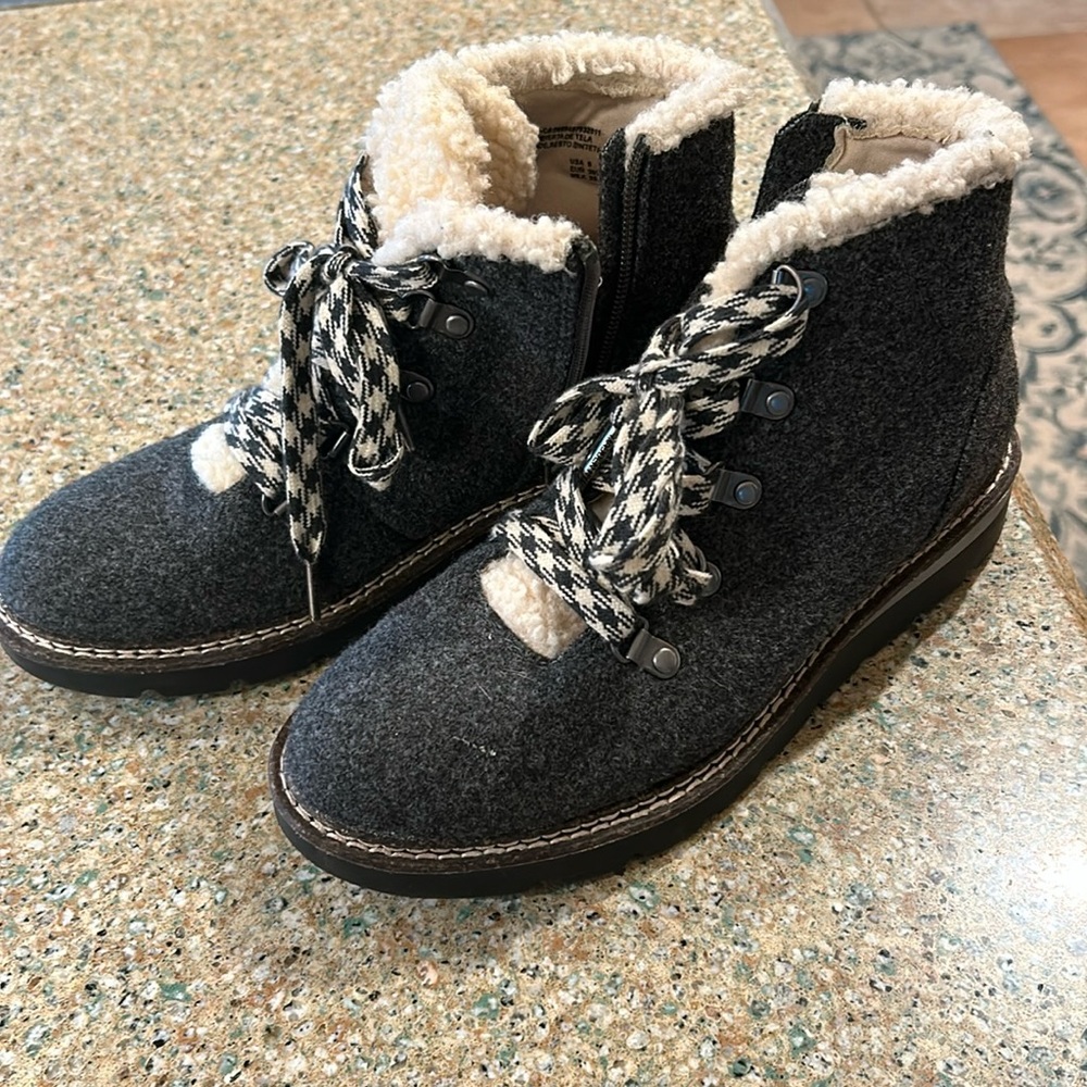 Madden NY Sherpa lined boots size 8